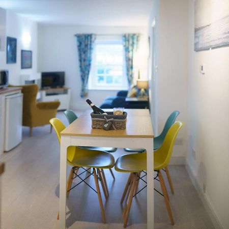 Pass The Keys Modern 2 Bed Flat Overlooking Aberaeron Harbour Buitenkant foto