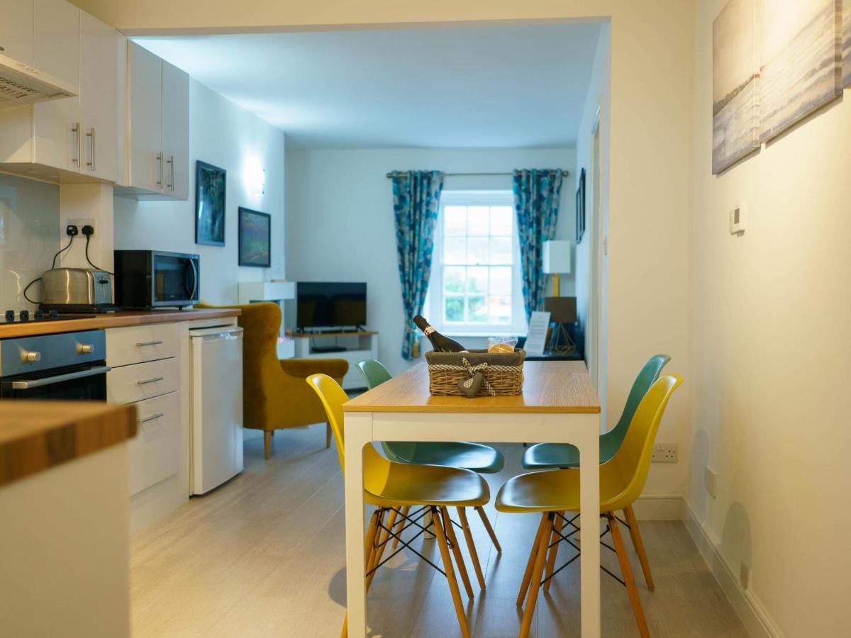 Pass The Keys Modern 2 Bed Flat Overlooking Aberaeron Harbour Buitenkant foto