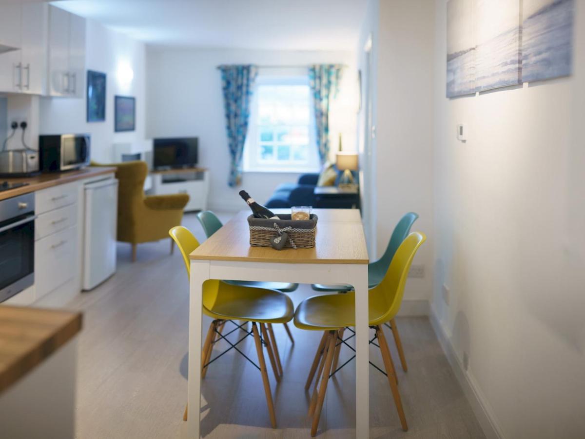 Pass The Keys Modern 2 Bed Flat Overlooking Aberaeron Harbour Buitenkant foto