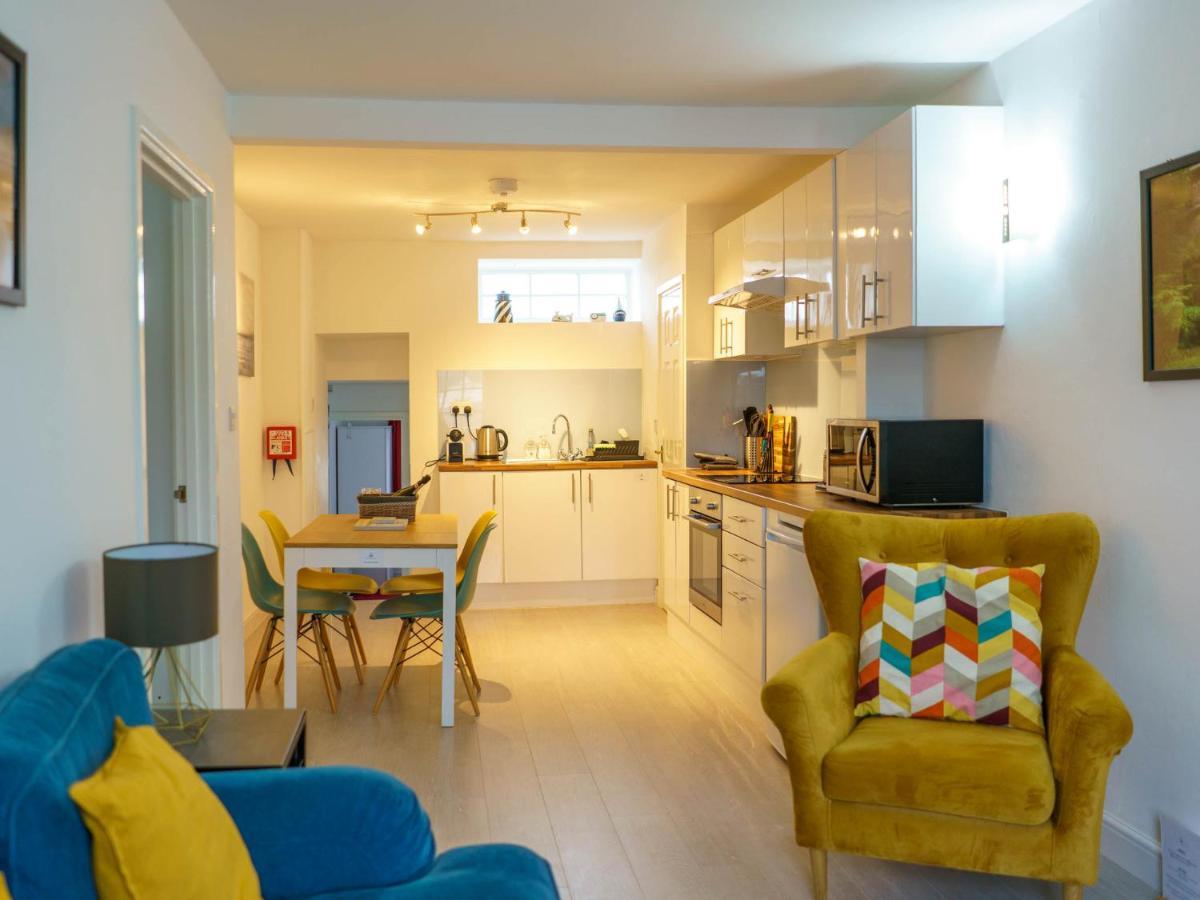 Pass The Keys Modern 2 Bed Flat Overlooking Aberaeron Harbour Buitenkant foto