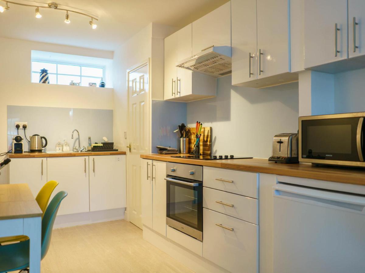 Pass The Keys Modern 2 Bed Flat Overlooking Aberaeron Harbour Buitenkant foto