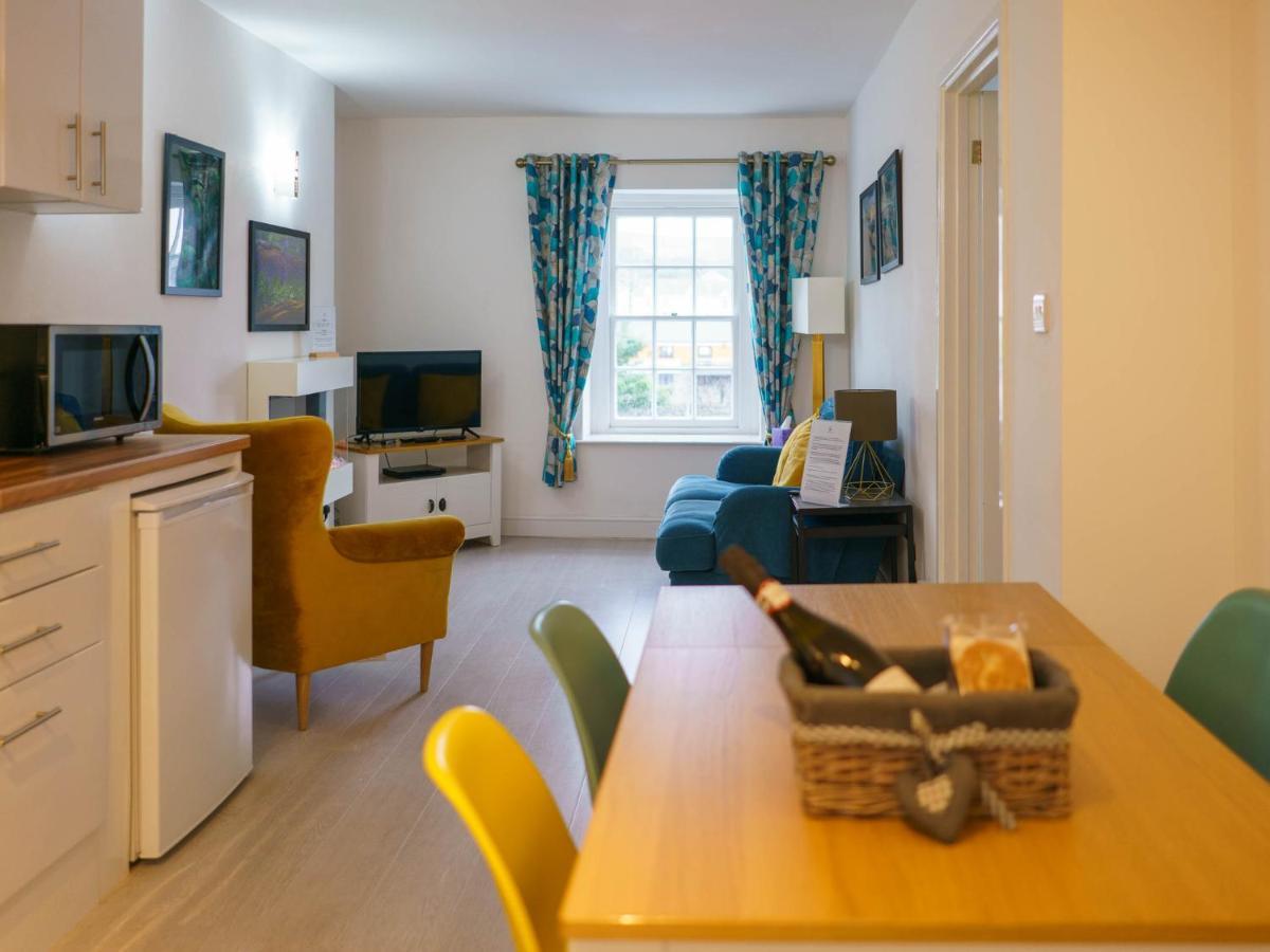 Pass The Keys Modern 2 Bed Flat Overlooking Aberaeron Harbour Buitenkant foto