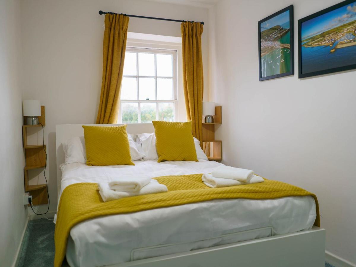 Pass The Keys Modern 2 Bed Flat Overlooking Aberaeron Harbour Buitenkant foto