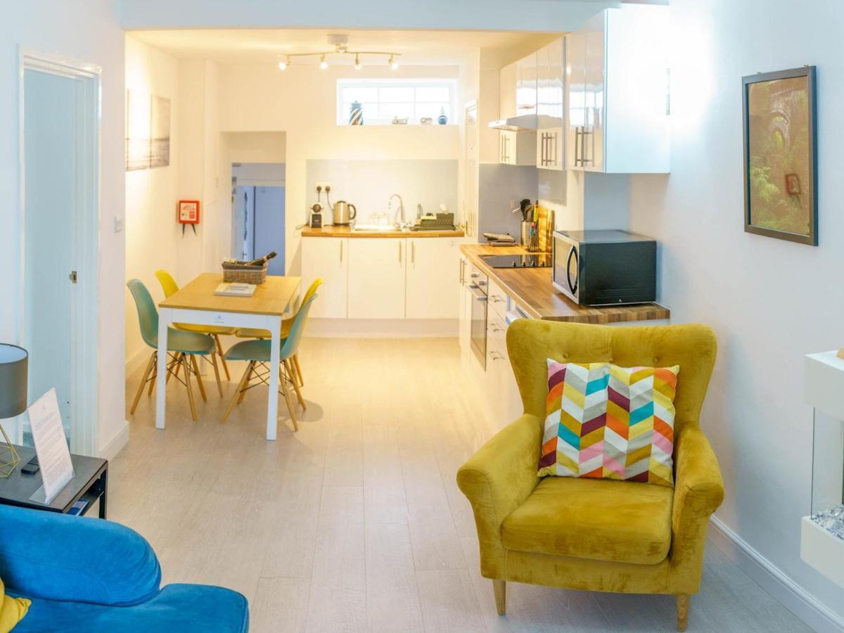 Pass The Keys Modern 2 Bed Flat Overlooking Aberaeron Harbour Buitenkant foto