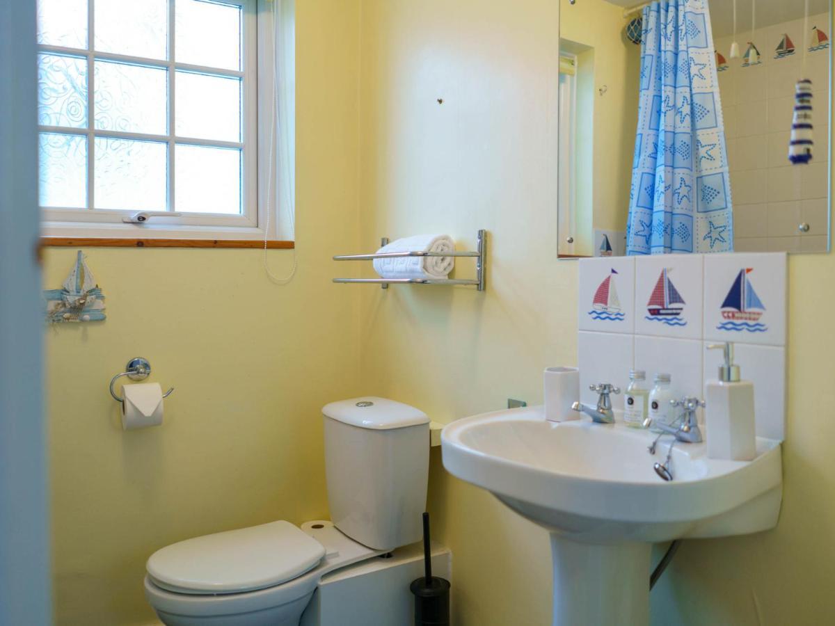 Pass The Keys Modern 2 Bed Flat Overlooking Aberaeron Harbour Buitenkant foto