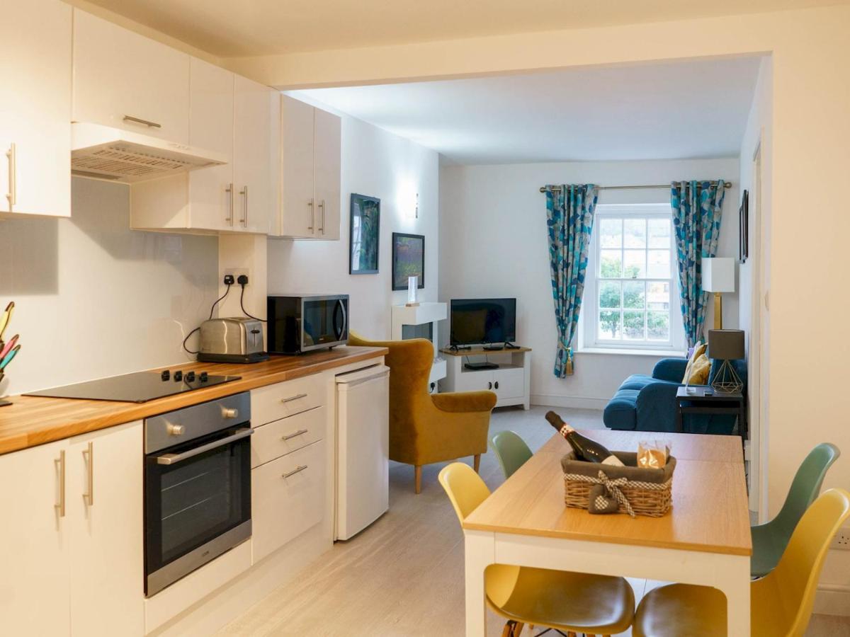 Pass The Keys Modern 2 Bed Flat Overlooking Aberaeron Harbour Buitenkant foto