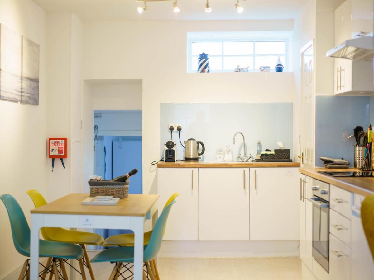 Pass The Keys Modern 2 Bed Flat Overlooking Aberaeron Harbour Buitenkant foto