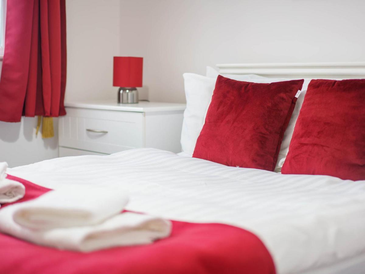 Pass The Keys Modern 2 Bed Flat Overlooking Aberaeron Harbour Buitenkant foto