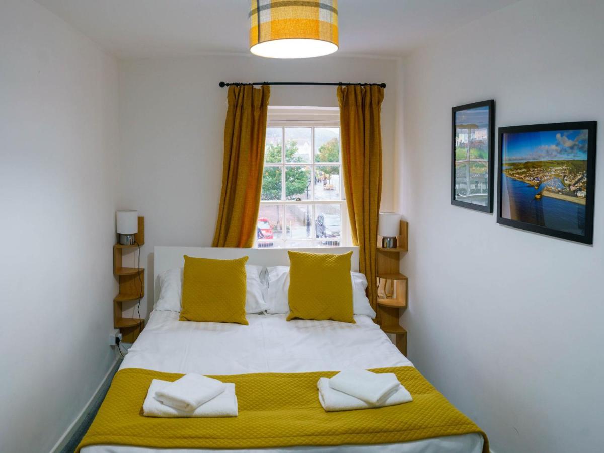 Pass The Keys Modern 2 Bed Flat Overlooking Aberaeron Harbour Buitenkant foto