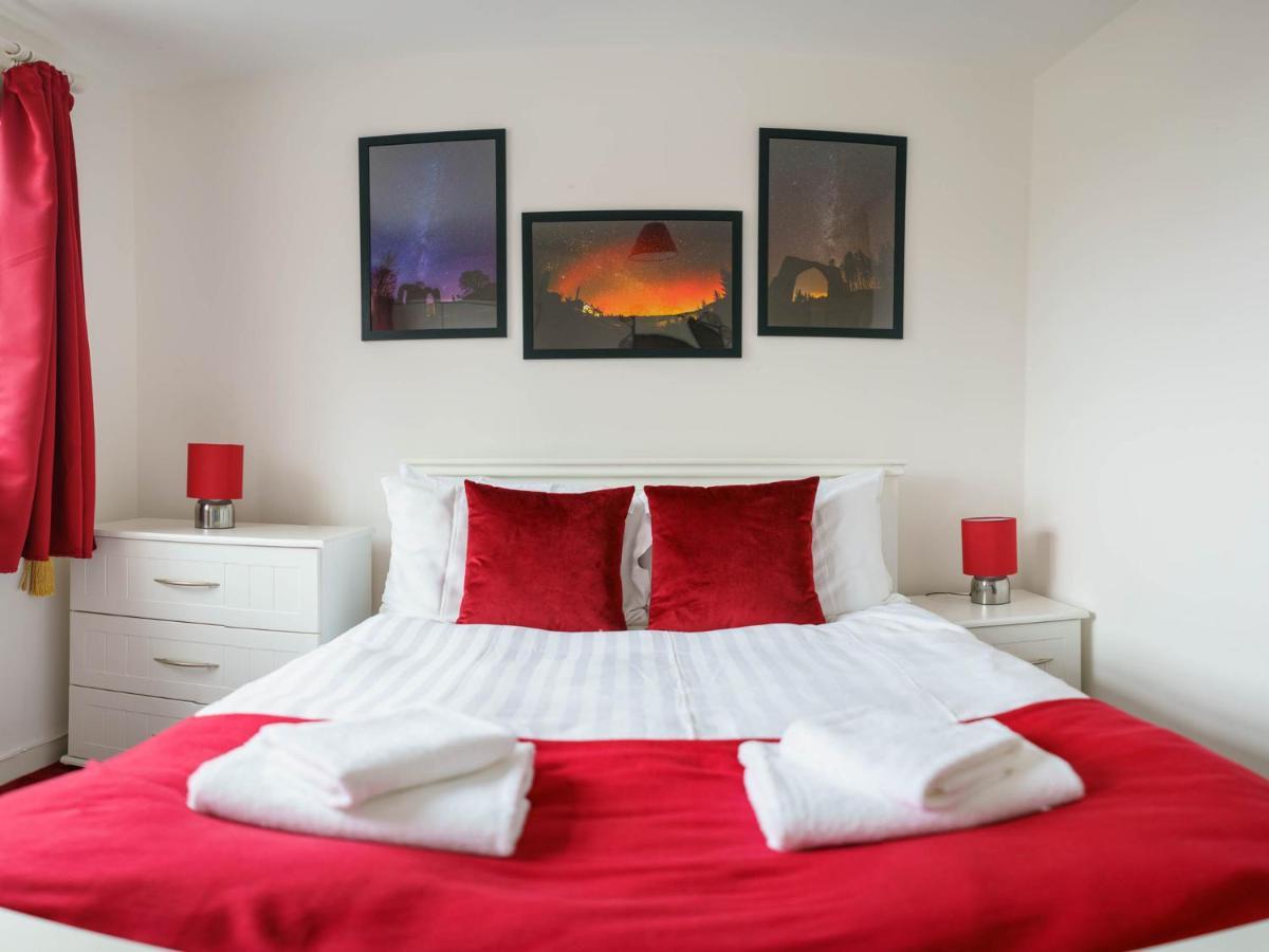Pass The Keys Modern 2 Bed Flat Overlooking Aberaeron Harbour Buitenkant foto
