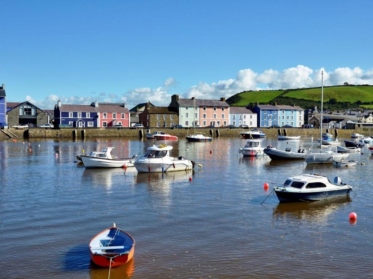 Pass The Keys Modern 2 Bed Flat Overlooking Aberaeron Harbour Buitenkant foto